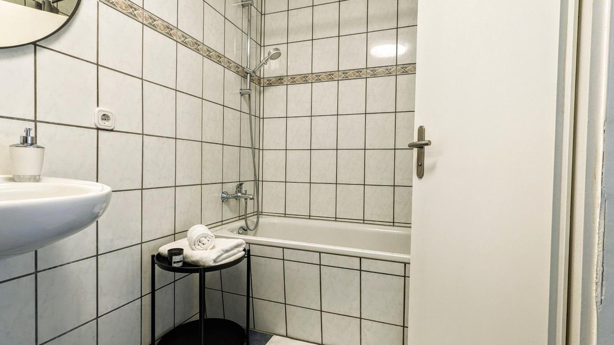 Tt Living Apartments Bonitas & Divinitas I 2 Schlafzimmer I Kueche I Vollbad I Waschmaschine Rellingen Ngoại thất bức ảnh
